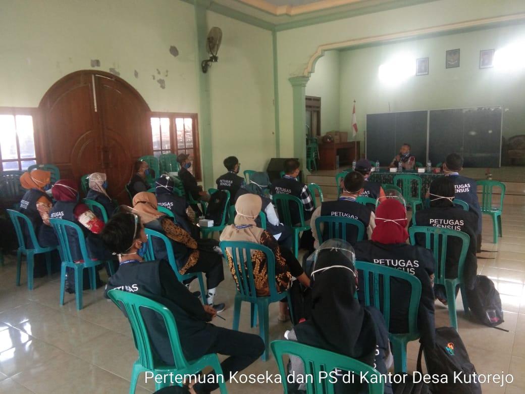 Pertemuan Koseka dan Petugas Sensus SP2020 di Desa Kutorejo, Kertosono